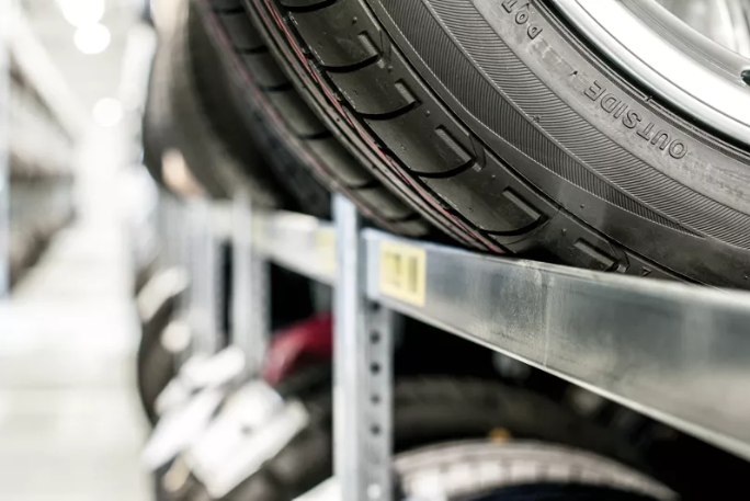 Die Vorteile von Reifenregalen für Autoreifen lagern